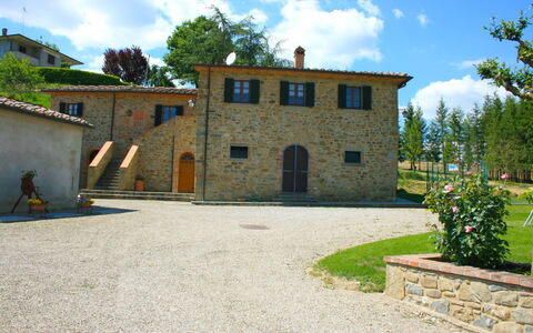 Casa Antica: Cloud, Plant, Sky, Building, Window, Tree, Land Lot, Grass, Cottage, Residential Area