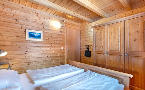 Chalet Venus: Furniture, Property, Comfort, Window, Wood, Building, Interior Design, Floor, House, Bed Frame