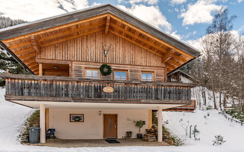 Chalet Venus: Building, Wood, House, Home, Cottage, Roof, Architecture, Door, Freezing, Slope