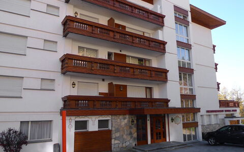 Résidence Christina Apt. 305: Building, Property, House, Architecture, Apartment, Real Estate, Residential Area, Facade, Neighbourhood, Home