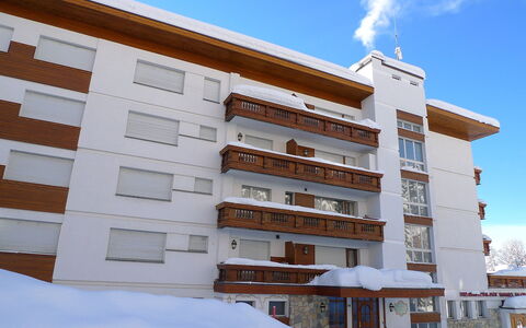 Résidence Christina Apt. 305: Property, Apartment, Building, Architecture, House, Winter, Residential Area, Real Estate, Snow, Condominium