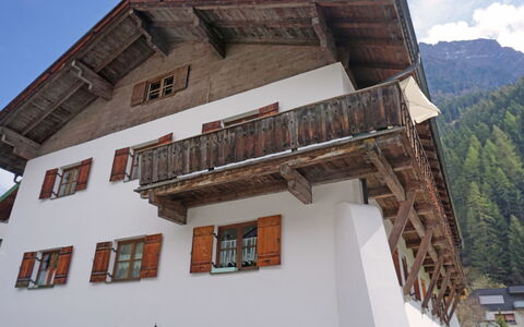 Mühlbach: Sky, Building, Window, Cloud, Tree, Wood, Plant, Mountain, House