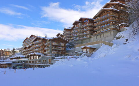 Nendaz 421: Cloud, Sky, Building, Snow, World, Slope, House, Mountain, Wood, Freezing