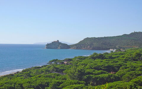 Castiglione della Pescaia 130: Water, Sky, Plant, Water Resources, Mountain, Natural Landscape, Tree, Coastal And Oceanic Landforms, Horizon, Headland