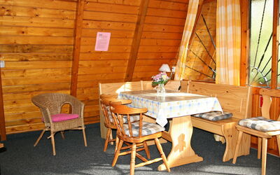 Accommodation:&nbsp;Nepumuk 100.3
