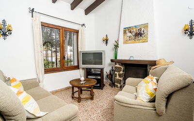 Brisamar 625.6: Room, Property, Living Room, Furniture, Interior Design, Yellow, Real Estate, Building, House, Table