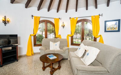 Brisamar 625.8: Room, Property, Furniture, Interior Design, Yellow, Building, House, Ceiling, Living Room, Real Estate
