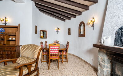 Brisamar 625.2: Room, Property, Interior Design, Furniture, Building, Yellow, Living Room, House, Ceiling, Real Estate