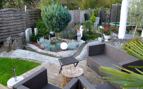 Landhaus Weisser: Backyard, Garden, Yard, Landscaping, Grass, Landscape, Grass Family, Shrub, Courtyard, Water Feature