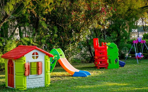 Cecina 250: Plant, Green, Tree, Building, Land Lot, Grass, Outdoor Recreation, Outdoor Play Equipment, Woody Plant, Leisure