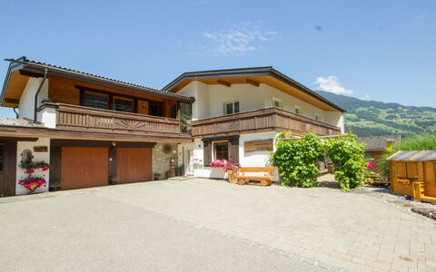 Sonnegg: Sky, Building, Plant, Window, House, Land Lot, Cloud, Residential Area, Neighbourhood, Tree