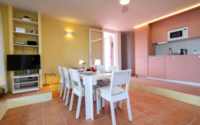 Accommodation:&nbsp;Muralla Roja 914.4