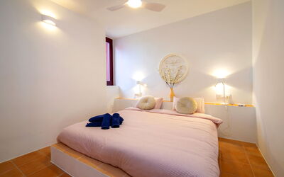 Accommodation:&nbsp;Muralla Roja 914.4