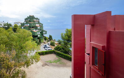 Accommodation:&nbsp;Muralla Roja 914.5