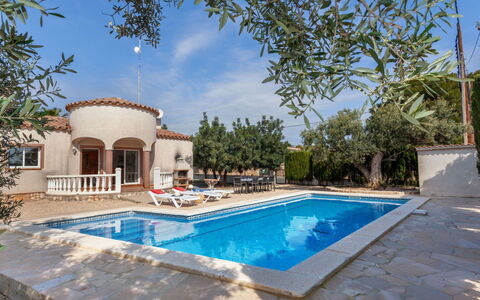 Villa Cala Vidre B: Water, Sky, Plant, Daytime, Property, Swimming Pool, Cloud, Building, Azure, Architecture