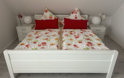 Reissmann: Furniture, Property, Comfort, Wood, Interior Design, Bed Frame, Pillow, Rectangle, Floor
