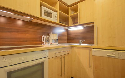 Alpin 510.7: Brown, Countertop, Cabinetry, Furniture, Property, Building, Kitchen Appliance, Kitchen, Home Appliance, Tap