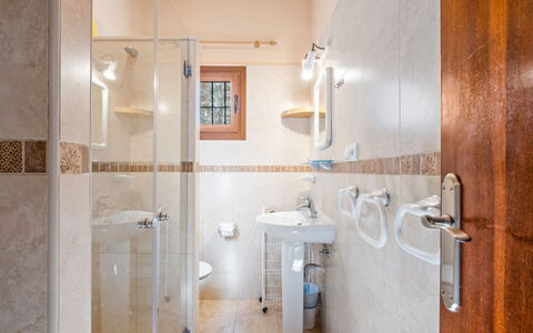 Lisa: Plumbing Fixture, Property, Tap, Bathroom, Interior Design, Shower Bar, Plumbing, Floor