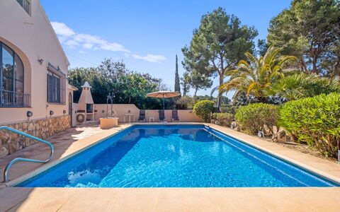 Lisa: Water, Plant, Property, Swimming Pool, Cloud, Sky, Nature, Azure, Window, Tree