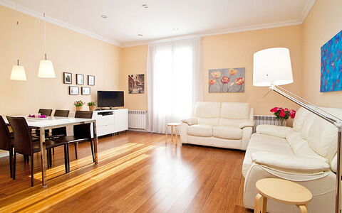 Eixample Esquerre Gran Via Balmes: Room, Interior Design, Furniture, Wood Flooring, Property, Floor, Living Room, Building, Laminate Flooring, Hardwood