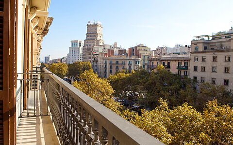 Eixample Esquerre Gran Via Balmes: Landmark, City, Urban Area, Sky, Yellow, Metropolitan Area, Architecture, Daytime, Building, Tree