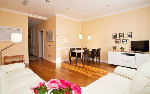 Eixample Esquerre Gran Via Balmes: Room, Property, Interior Design, Furniture, Ceiling, Building, Floor, House, Living Room, Real Estate