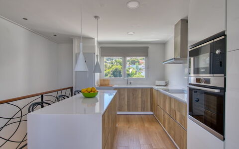 Anguilaga: Cabinetry, Countertop, Property, Building, Kitchen, Houseplant, Kitchen Appliance, Interior Design, Wood, Kitchen Sink
