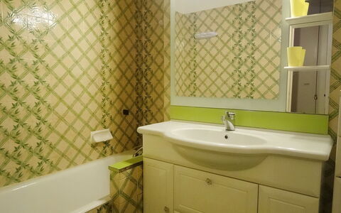 Cogolin 181: Bathroom, Room, Property, Tile, Wall, Interior Design, Bathroom Accessory, Bathroom Cabinet, Tap, Sink