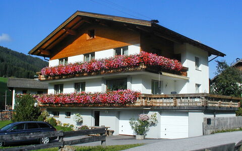 Obernberg: Plant, Sky, Building, Property, Window, Flower, Wheel, House, Architecture, Tree