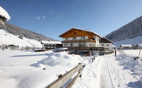 Obernberg: Snow, Winter, Mountain, Mountainous Landforms, Property, Sky, Mountain Range, Geological Phenomenon, Piste, Alps