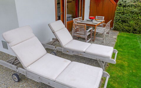 Résidence la Joie N° 1: Furniture, Property, Plant, Comfort, Outdoor Furniture, Rectangle, Wood, Armrest, Shade, Public Space