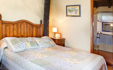 Pepa: Bedroom, Bed, Furniture, Bed Sheet, Room, Property, Bedding, Bed Frame, Mattress, Interior Design