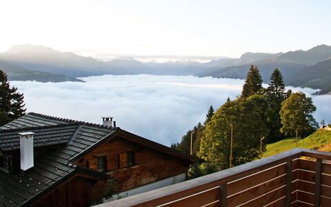 Börtji: Roof, Mountain, Mountainous Landforms, Sky, Highland, Atmospheric Phenomenon, Hill Station, Property, Mountain Range, Ridge