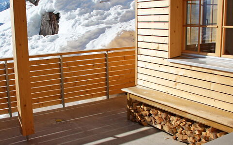 Börtji: Wall, Room, Wood, Home, Floor, Siding, Log Cabin, Furniture, Building, Window