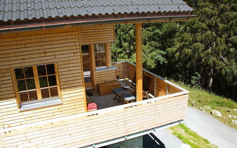 Börtji: Roof, House, Property, Cottage, Building, Log Cabin, Home, Siding, Room, Wood