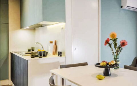 Accommodation:&nbsp;Charme Plus 140.19