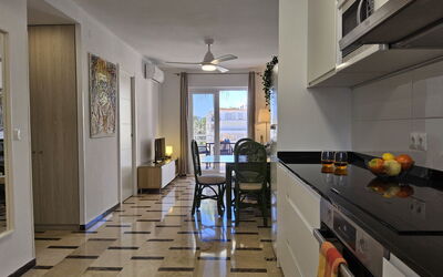 Accommodation:&nbsp;Sol Y Mar 210.2