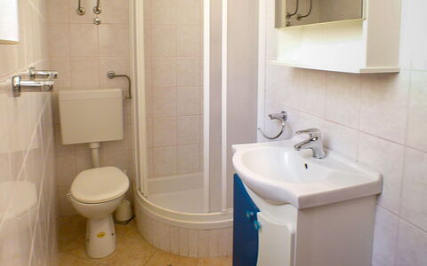 Repak: Mirror, Tap, Sink, Plumbing Fixture, Bathroom Sink, Property, Bathroom, Purple, Black, Interior Design