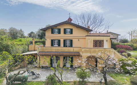 Casa Gianna: House, Residential Area, Home, Roof, Estate, Cottage, Garden, Hacienda, Villa, Balcony