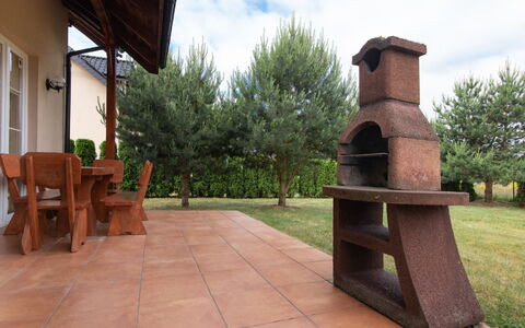 Villa von Valdi: Sky, Cloud, Plant, Tree, Wood, Land Lot, Grass, Shade, Building, Chair