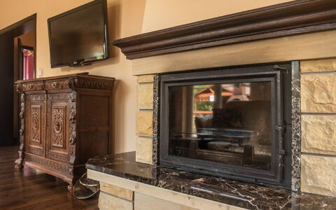 Villa von Valdi: Brown, Property, Cabinetry, Mirror, Building, Home Appliance, Kitchen, Wood, Hearth, Drawer