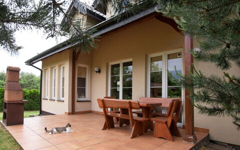 Villa von Valdi: Plant, Property, Building, Window, Wood, Tree, Shade, Table, Cottage, House