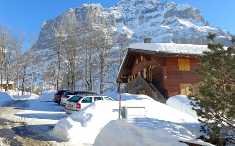 Chalet Sunneblick: Sky, Snow, Building, Property, Mountain, White, Tree, Slope, House
