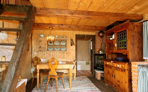 Reserl: Room, Property, Building, Log Cabin, Beam, Ceiling, House, Furniture, Interior Design, Wood