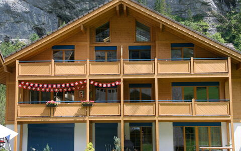 Staubbach: House, Property, Home, Building, Cottage, Real Estate, Log Cabin, Roof, Siding, Architecture
