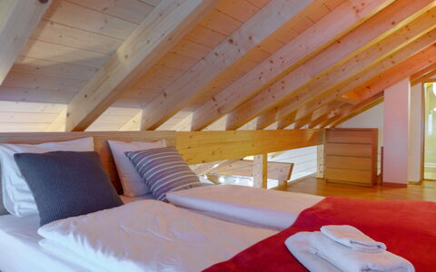 Staubbach: Property, Comfort, Wood, Textile, Shade, Building, Flooring, Floor, Hardwood, Leisure