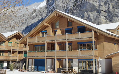 Staubbach: Mountain, Snow, Window, Sky, Wood, Building, Slope, Tree, Shade, Roof