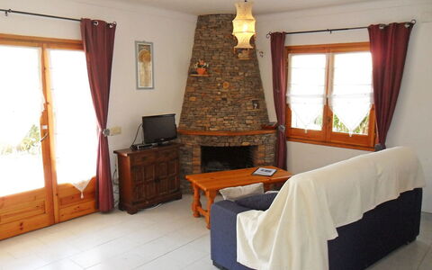 Josiane: Room, Furniture, Property, Floor, Interior Design, Building, Living Room, Wall, Real Estate, Hardwood