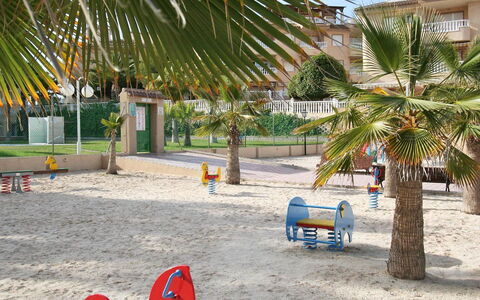 Residencial El Pinar: Palm Tree, Tree, Arecales, Vacation, Elaeis, Woody Plant, Plant, Resort, Beach, Leisure