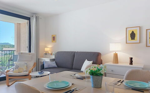 Six Fours la Coudoulière 220: Furniture, Interior Design, Flooring, Room, Home, Ceiling, Lighting, Chair, Table, Floor